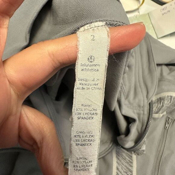 Lululemon In Stride‎ Jacket Full Zip Fossil Gray Wee Are From Space Sz 2 - Picture 8 of 10